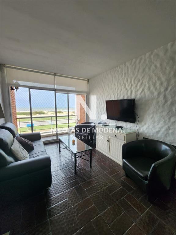 Apartamento de 3 dormitorios frente a la Brava.