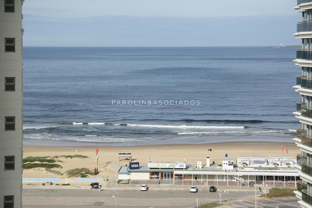 Apartamento de 2 dormitorios en edificio Punta