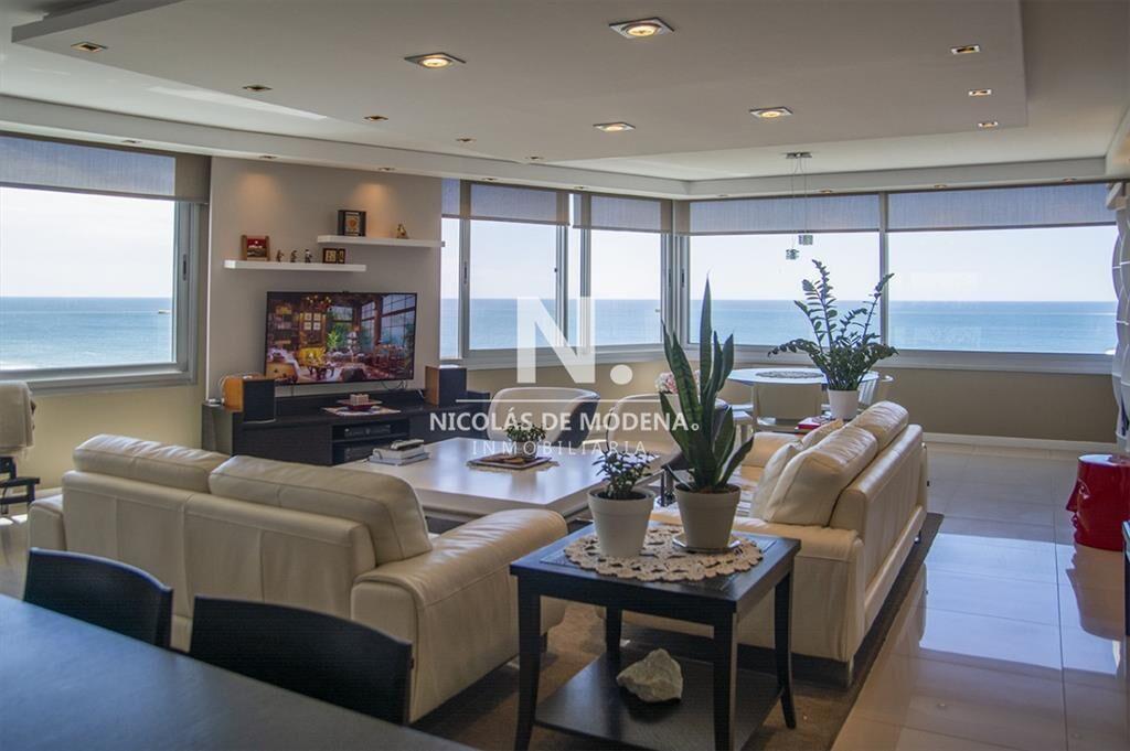 Apartamento de 4 dormitorios en venta en Torre al