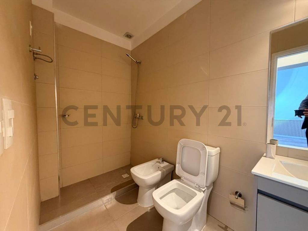 Casa a ESTRENAR/Reciclada/mt Bulevar Artigas/Cochera 2 au...