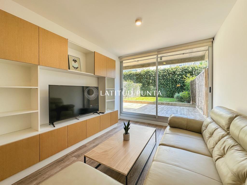 Apartamento 1 dormitorio con jardín. Puerto