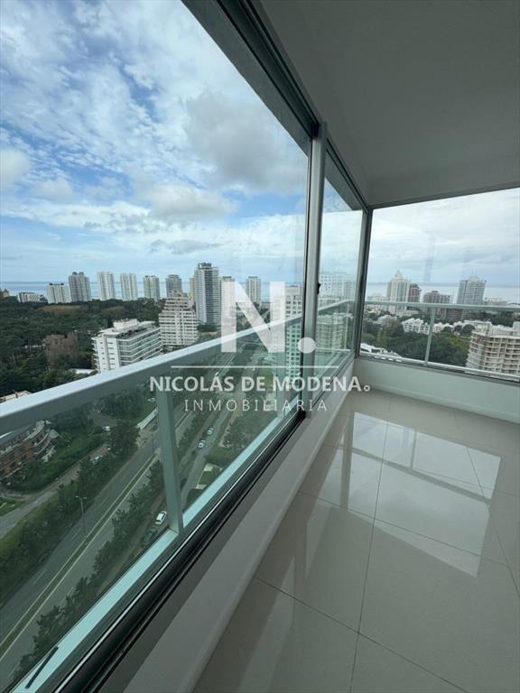 Apartamento de 3 dormitorios con excelentes y