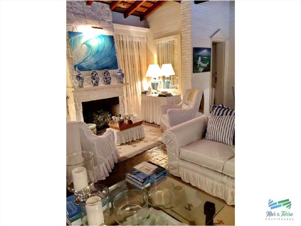 Casa en venta. A seis cuadras del mar. Cuenta
