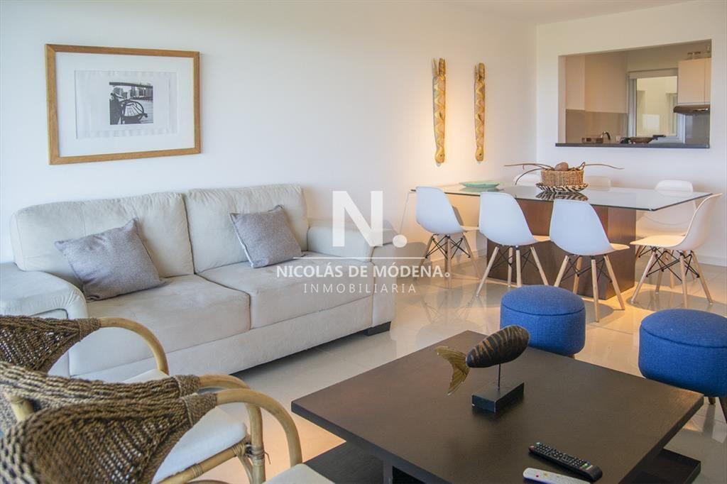 En venta apartamento de 3 Dormitorios en Punta a