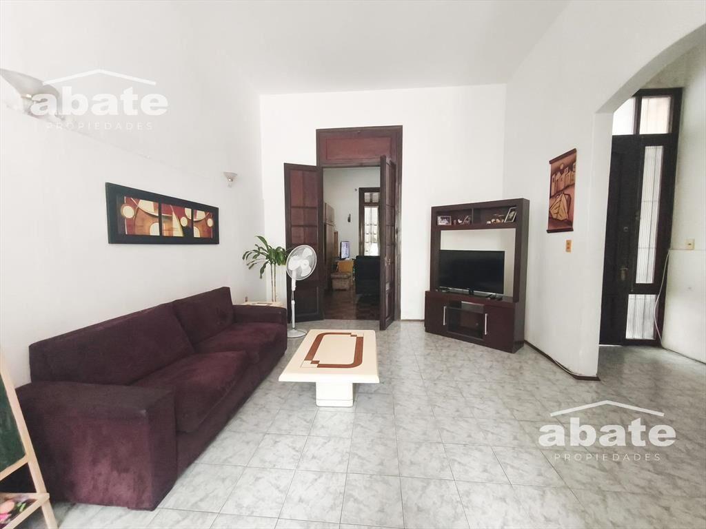 Venta Casa de 3 dormitorios, Escritorio y Jardín en Pocitos