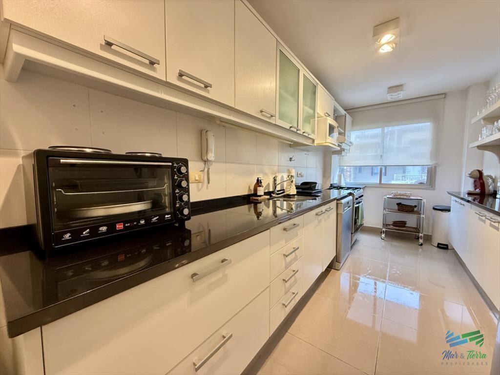 En venta apartamento 3 dormitorios en frente al