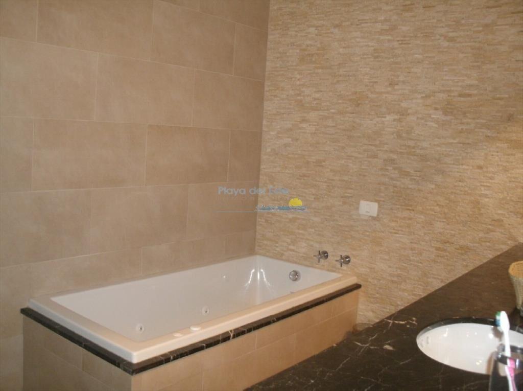 Apartamento en La Barra, 3 dormitorios *