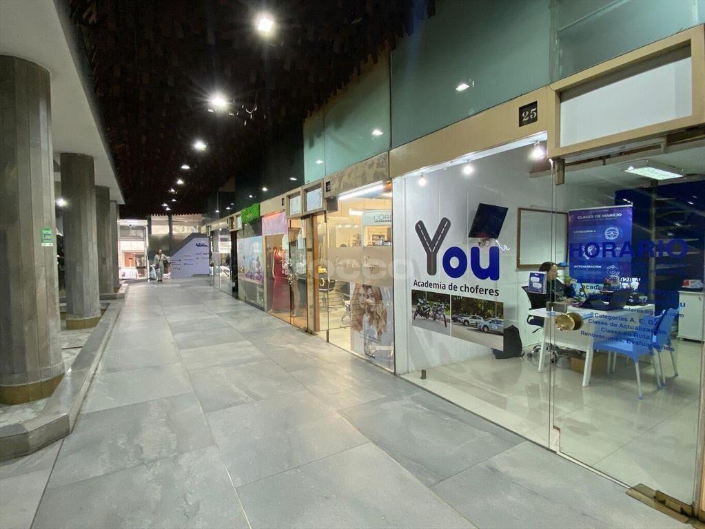 Venta en Conjunto de 5 Locales Comerciales en Galería Crist