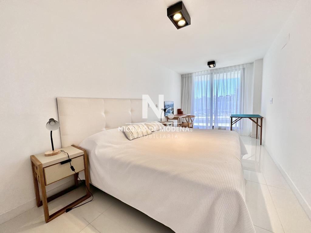 Vende apartamento en Mansa, Punta del Este de 3 dormitorios