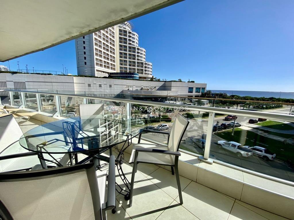 Apartamento en venta Playa Mansa 3 dormitorios
