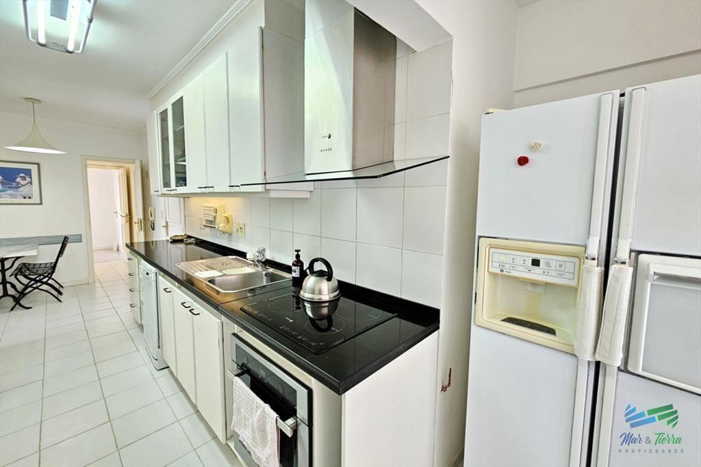 APARTAMENTO CON 3 DORMITORIOS Y SERVICIO, PROPIO,