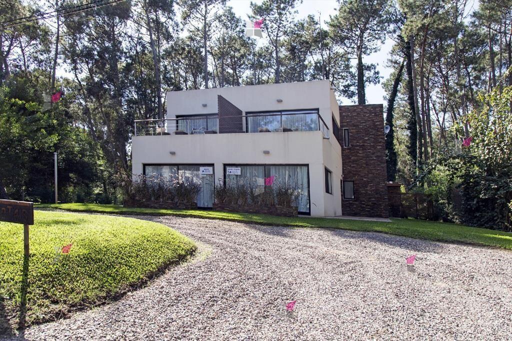 VENTA DE CASA DE CASA DE 4 DORMITORIOS EN SOLANAS VACATION