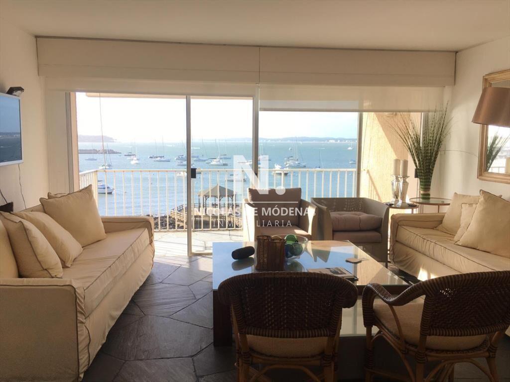 Vende Departamento de 3 dormitorios frente al de