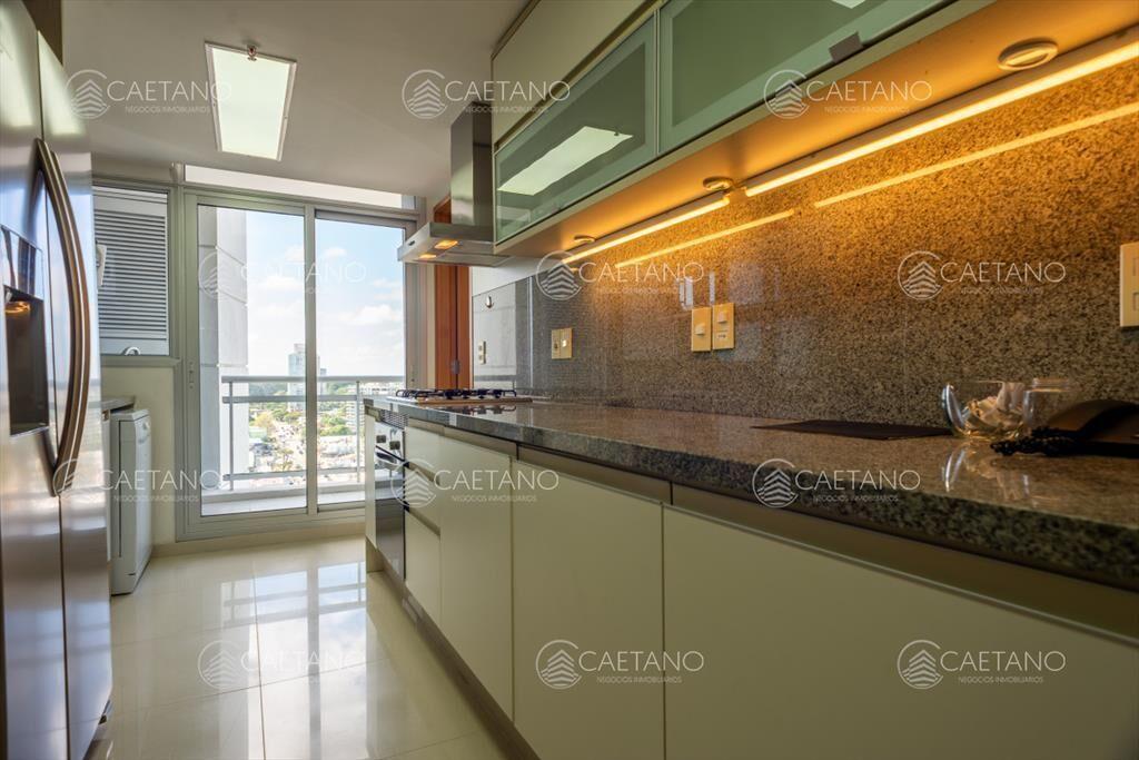 3 y dependencia Sunrise Tower, Piso Alto, Playa