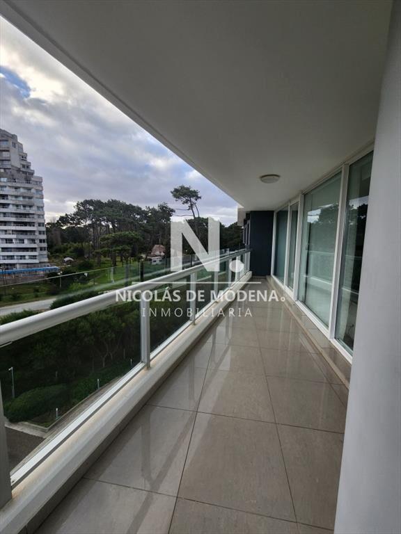 Departamento de 3 dormitorios + depndencia en en