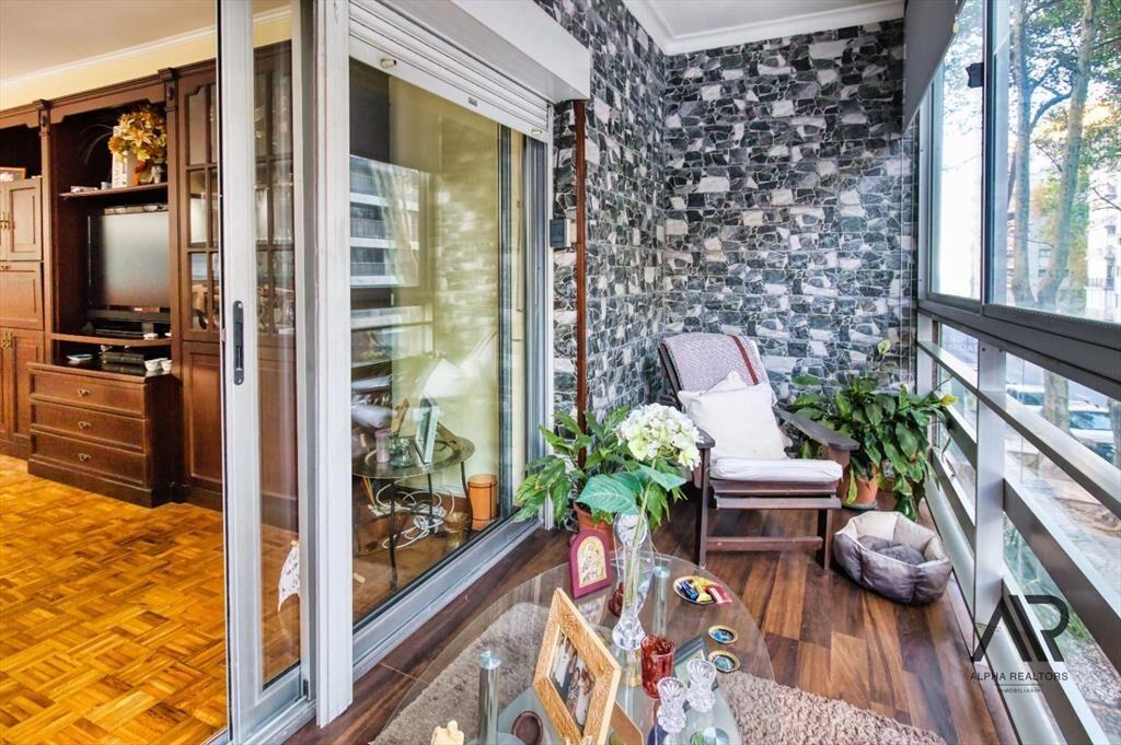 Apartamento en venta c/ cochera en Pocitos