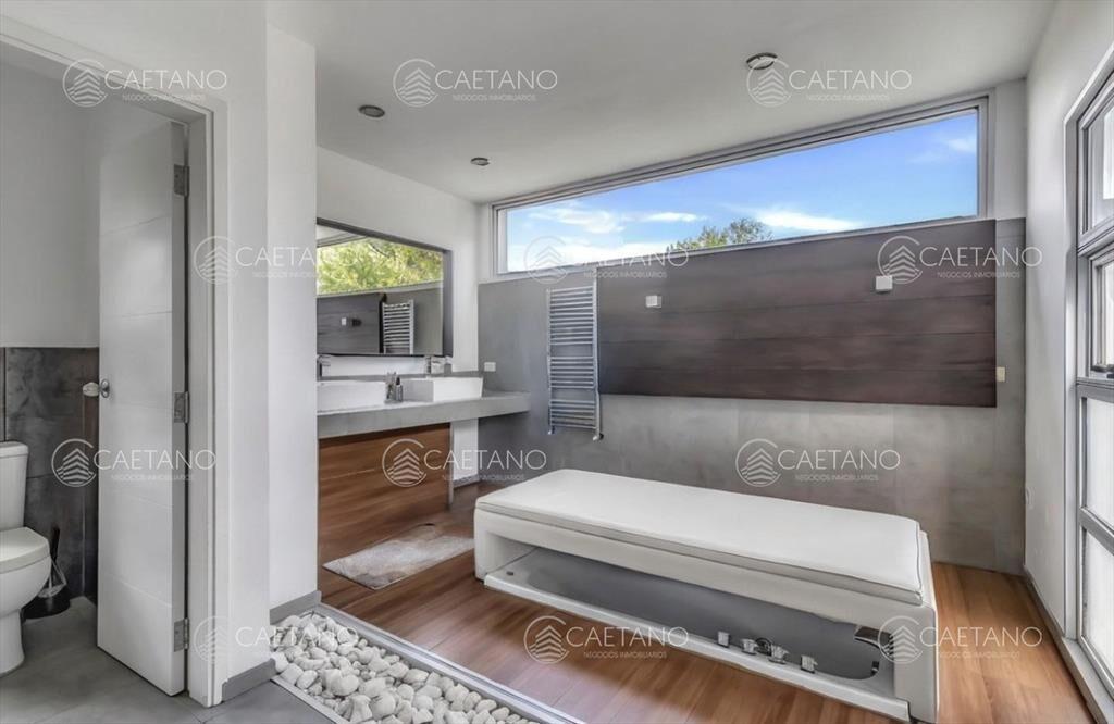 Venta casa 5 dormitorios. Playa brava, Punta del Este.