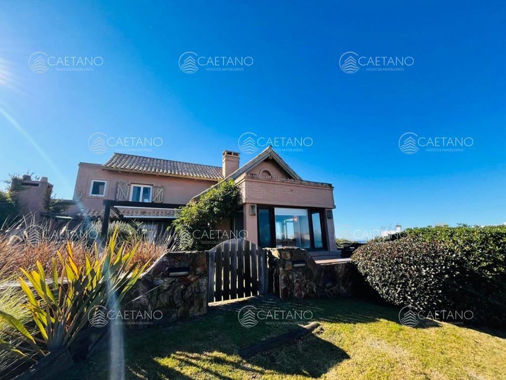 Preciosa casa en Montoya a metros del mar. Muy