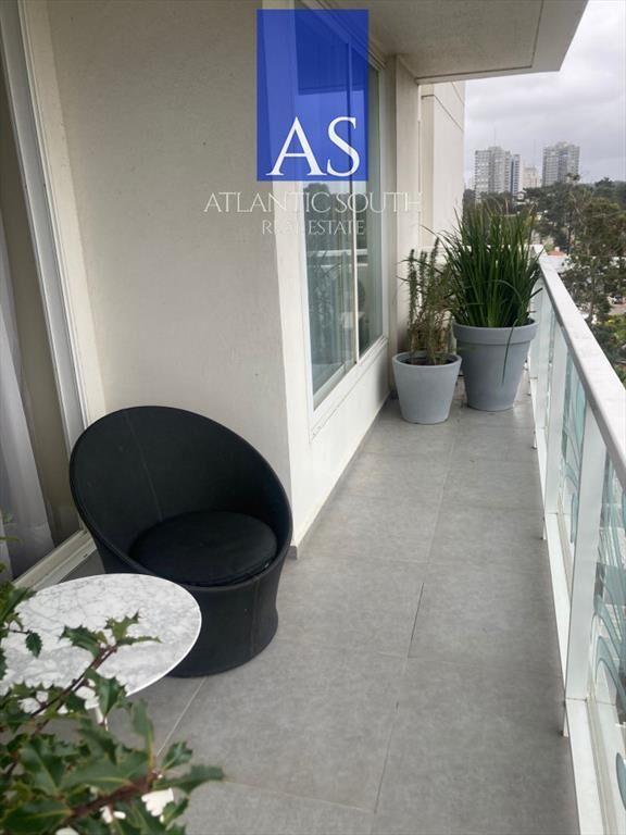 Apartamento en torre reconocida piso alto 2 y del