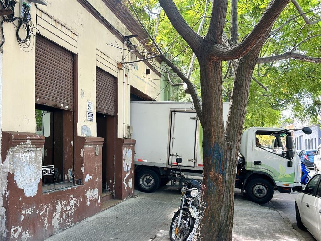 LOCAL / DEPÓSITO CON PADRÓN ÚNICO – GRAN METRAJE Y ENTRADA