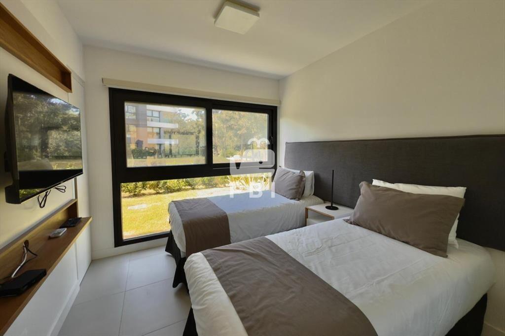 Apartamento de 2 dormitorios en Crystal Views, -