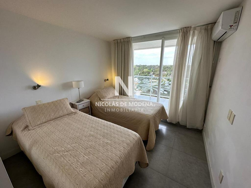 Apartamento 3 dormitorios en edificio de en Punta