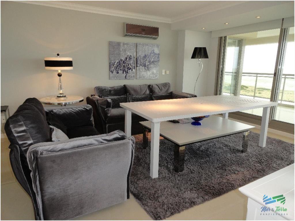 Apartamento en Brava, 3 dormitorios *