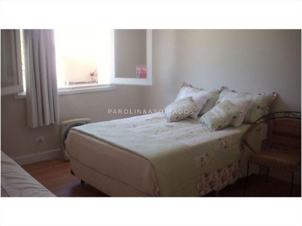 Hermosa casa en venta de 5 dormitorios en Golf,