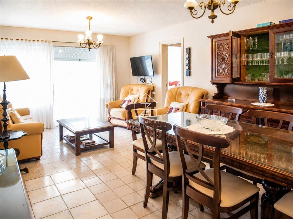 Vende apartamento de 2 dormitorios con vista al mar en Estr