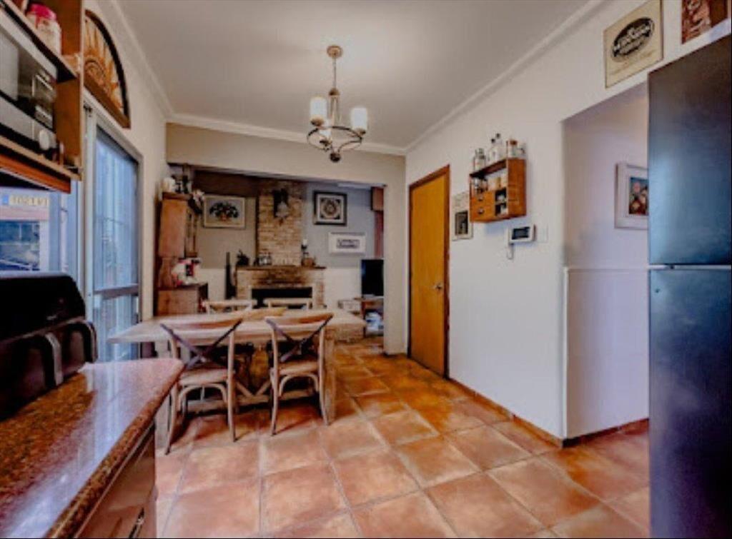 VENTA CASA LA BLANQUEADA: 4 DORMITORIOS, 2 BAÑOS Y GJE.