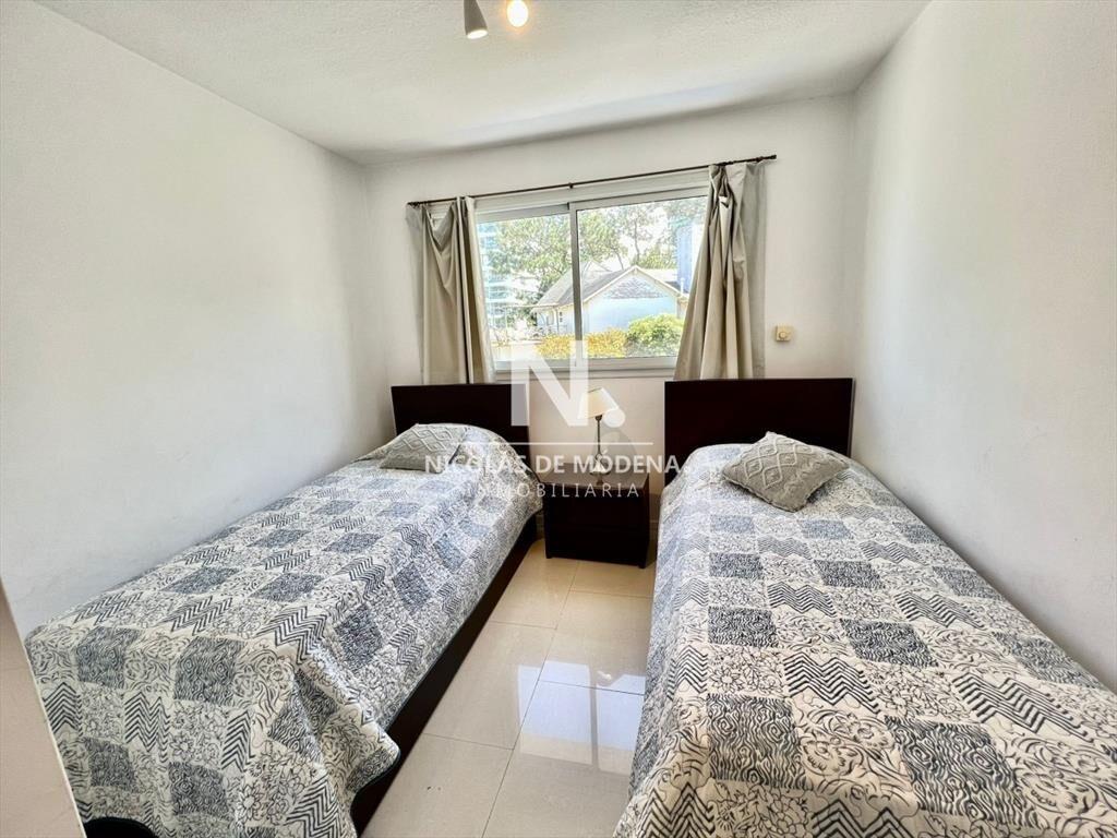Vende Lujoso departamento de 4 suites en Brava