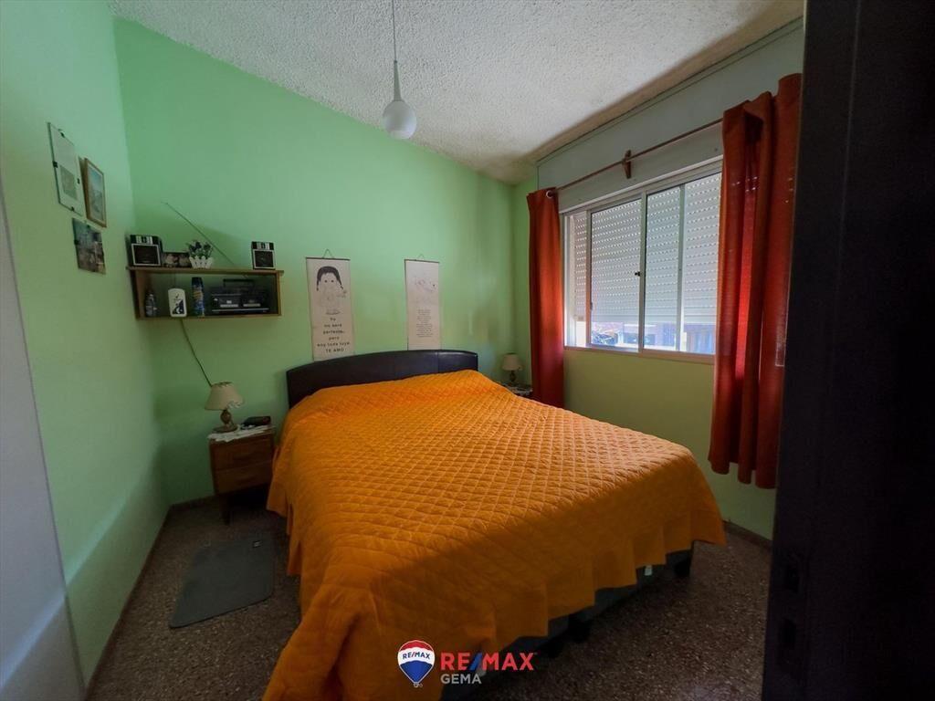 Casa Dúplex en zona este, 3 dormitorios y cochera.