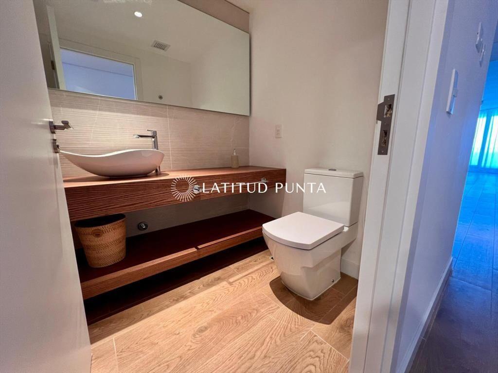 Apartamento en piso alto de 3 dormitorios con al