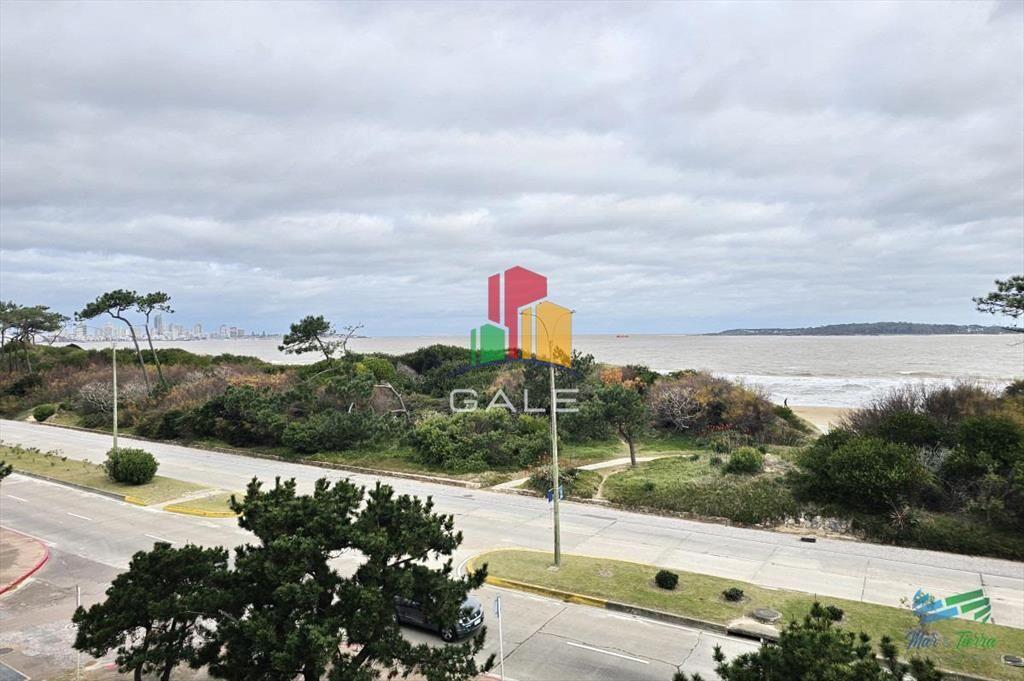 Edificio de 3 dormitorios en Punta del Este primera línea