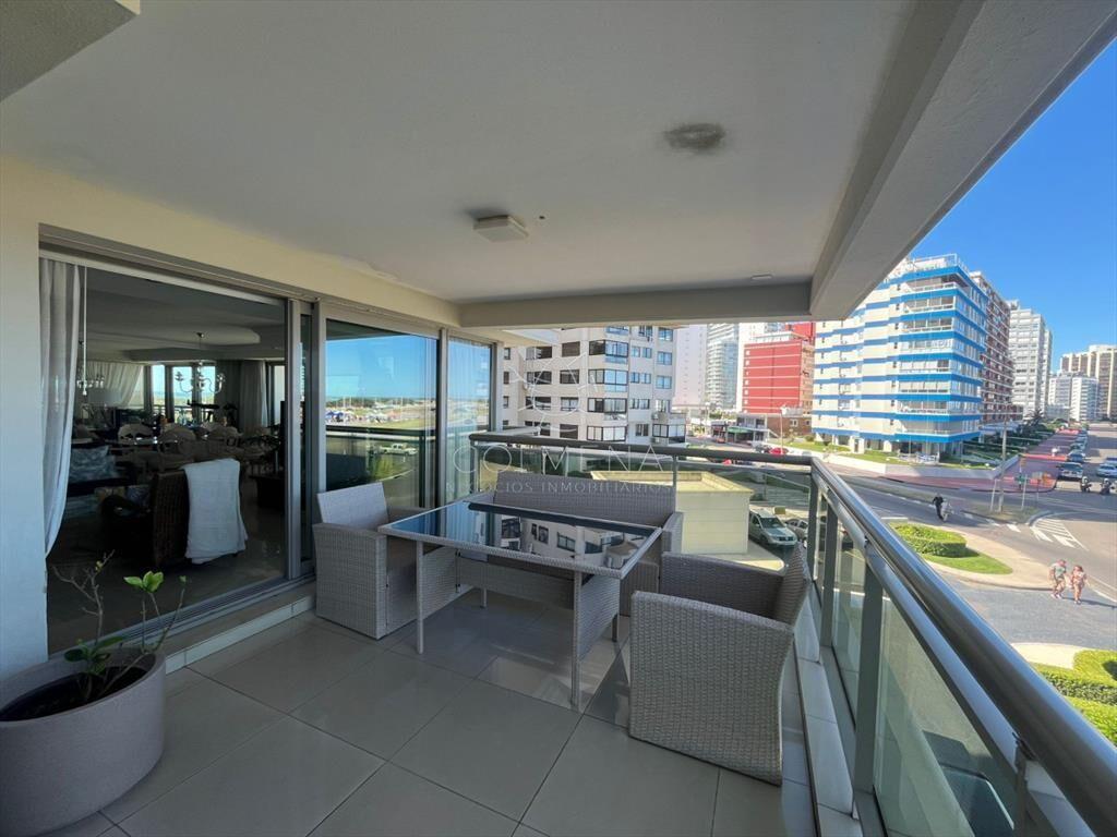 Apartamento en alquiler de 3 dormitorios en Punta