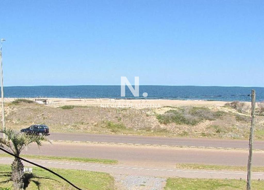 En venta casa de 4 dormitorios, primera lÃnea -