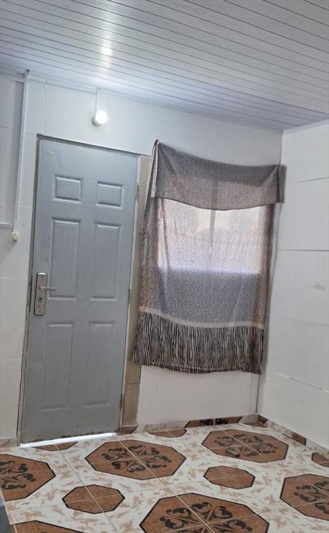 Alquiler casa 1 dormitorio y cochera en Pando