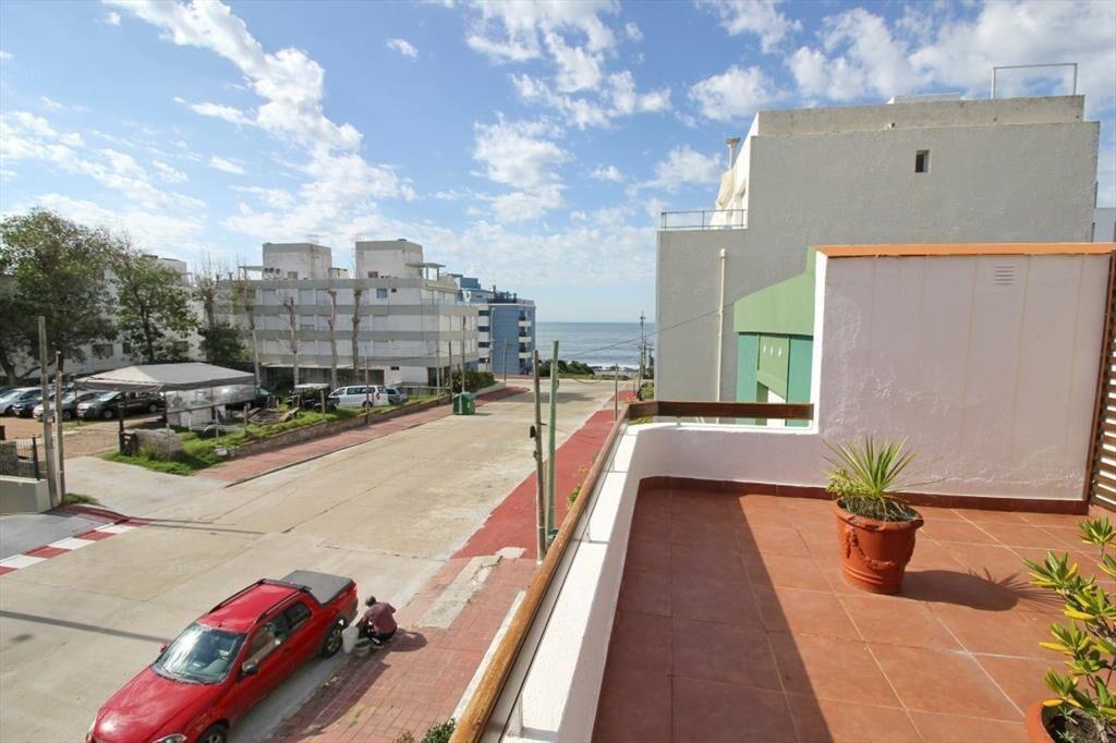 Vendo apartamento 2 dormitorios con gran terraza y parrille