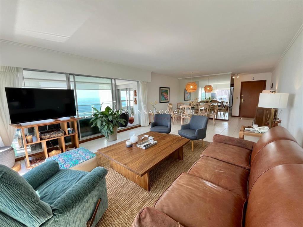 Apartamento en venta de 3 dormitorios en Punta