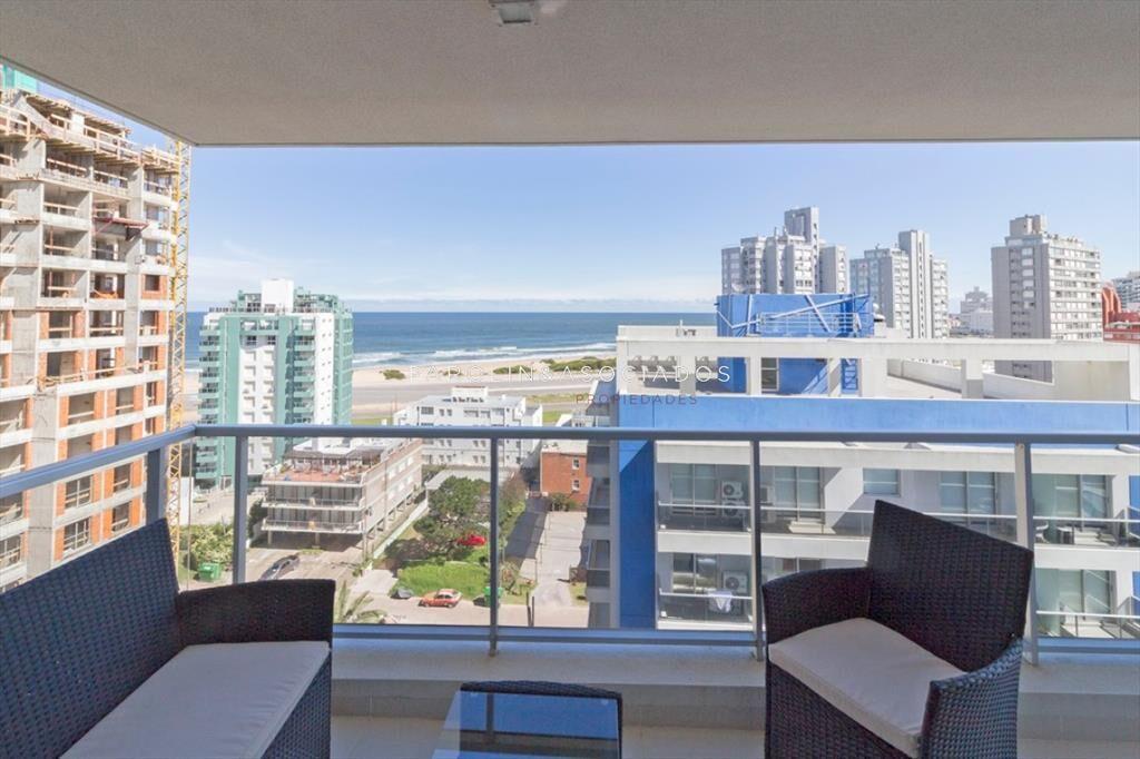Apartamento de 2 dormitorios en venta en edificio