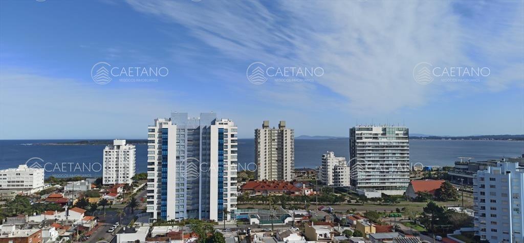 Un dormitorio y medio con hermosa vista a Playa