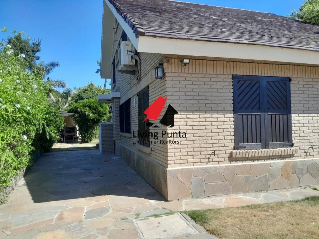 Casa a poco del mar y con piscina climatizada