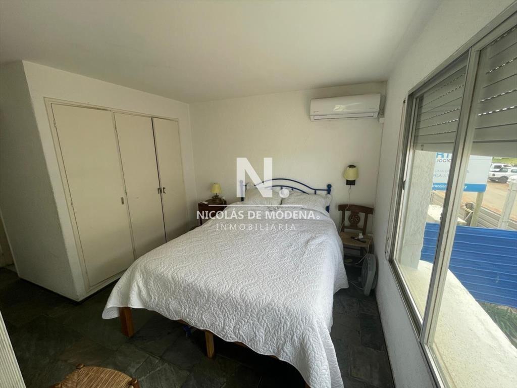 Alquila departamento de 2 dormitorios en Punta del Este.