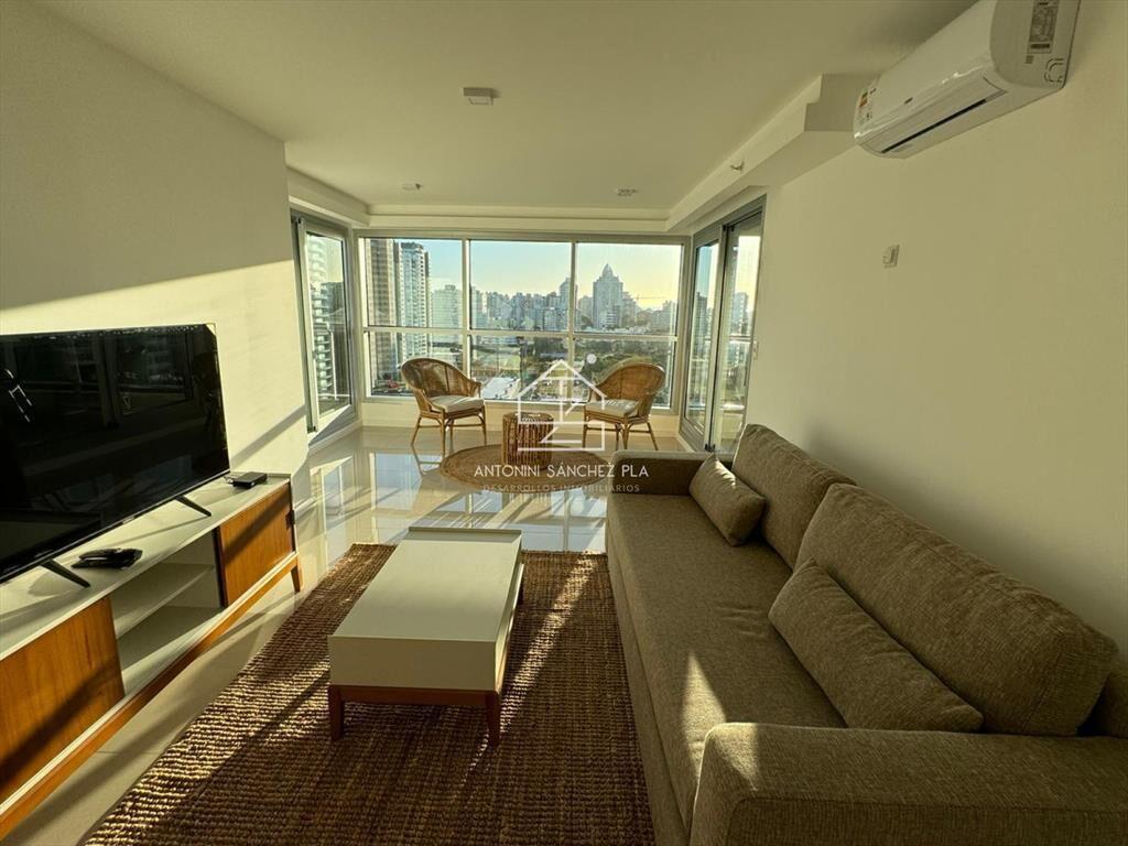 Apartamento de 2 Dormitorios + Dependencia y en