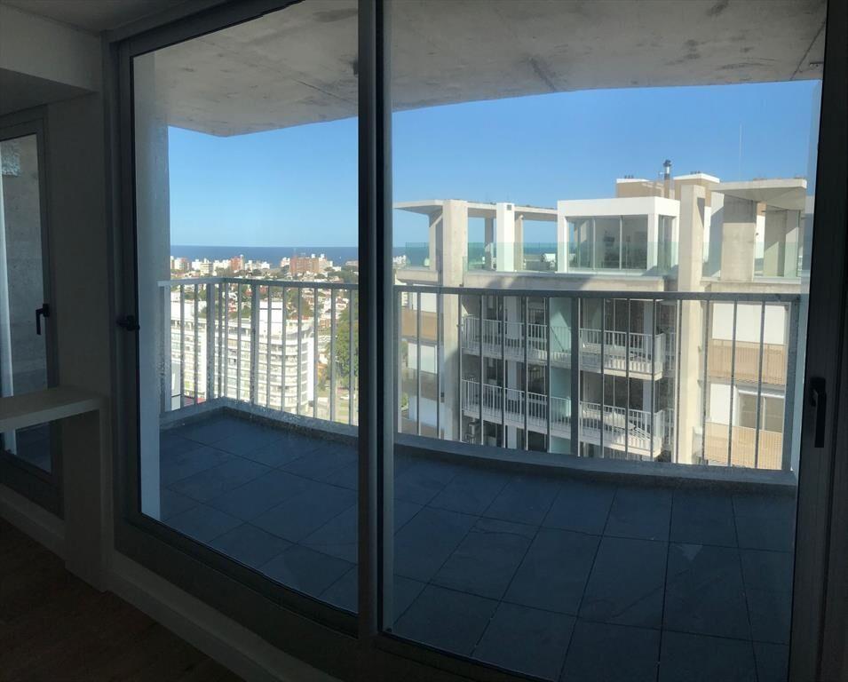VENTA APTO 3 DORMITORIOS, 2 BAÑOS, MALVIN.