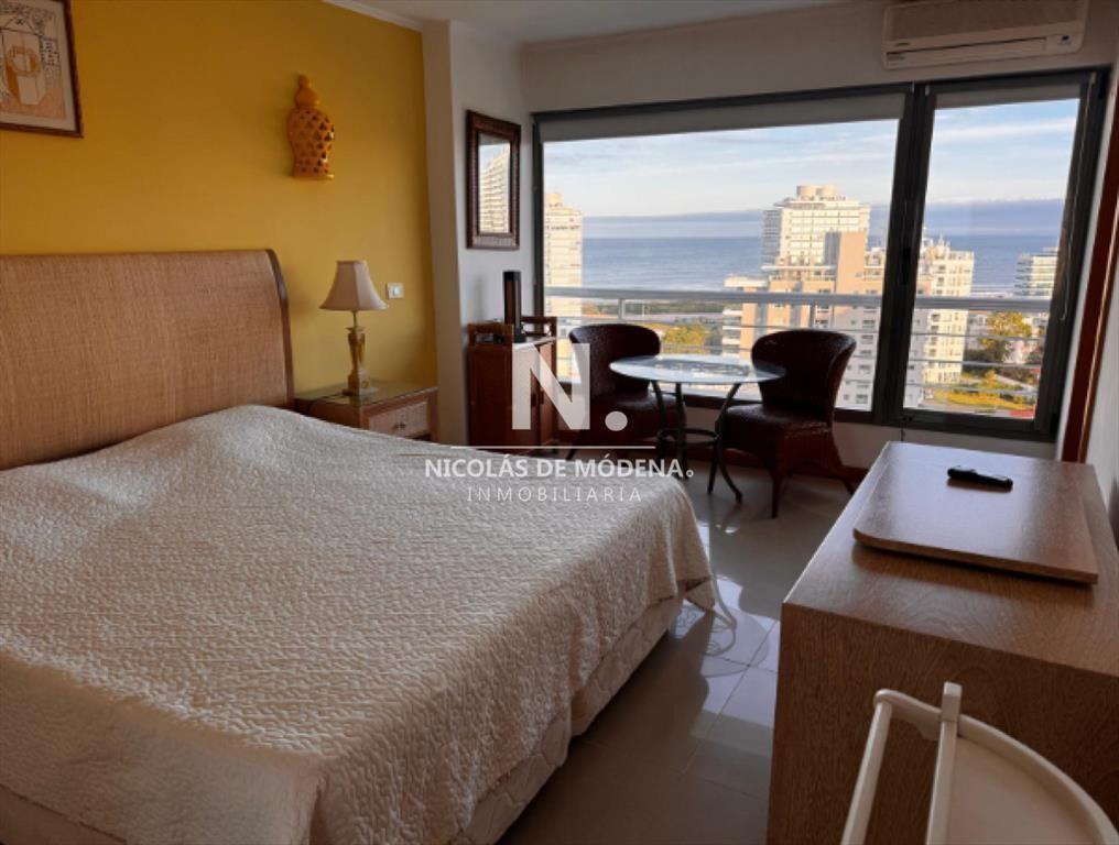 En venta apartamento de 3 dormitorios en Playa