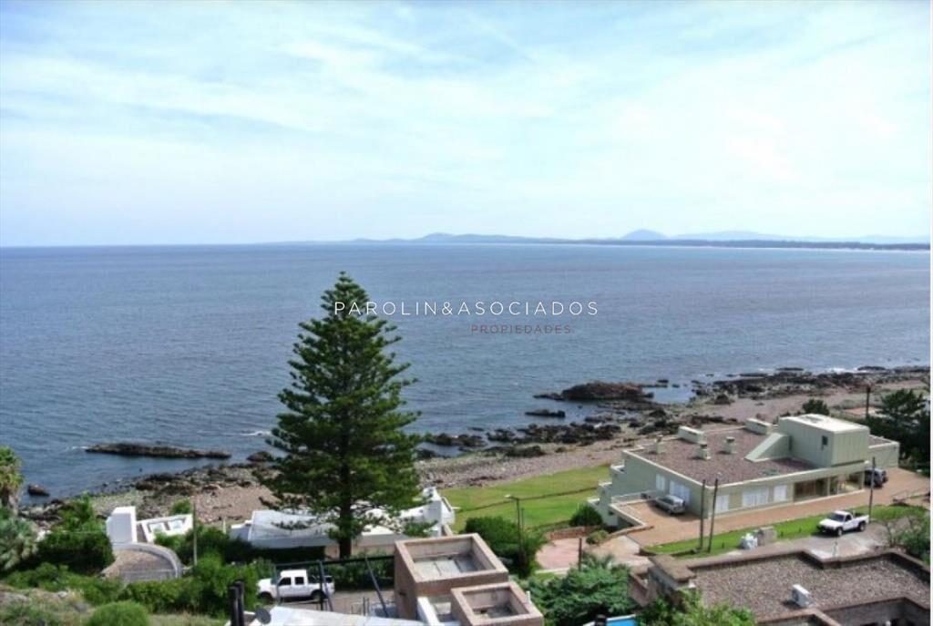 Venta de hermosa casa en punta ballena con la