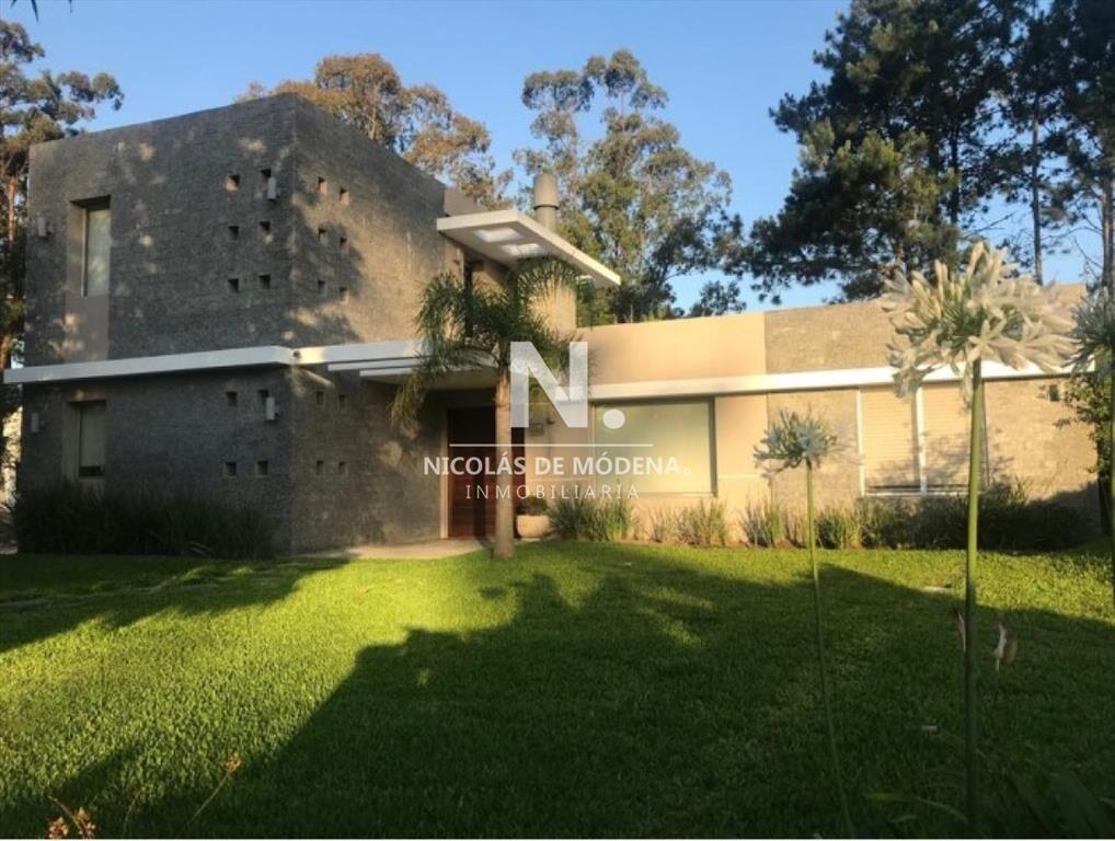 Gran casa en venta en Barrio Privado La Arbolada