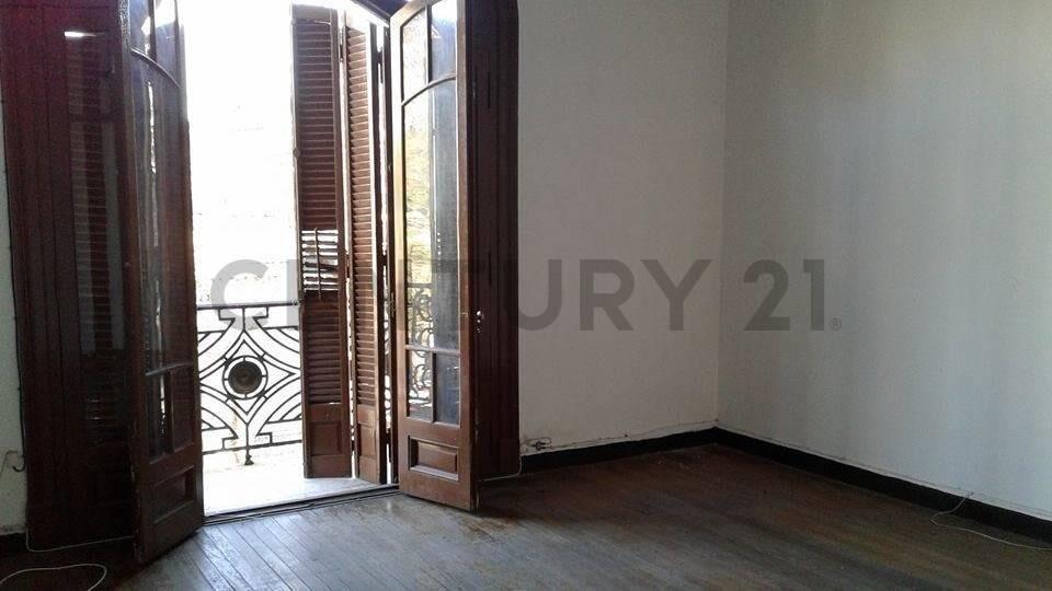 Casa de altos al frente. VILLA MUñOZ. 4 DORM. BALCON. Con...