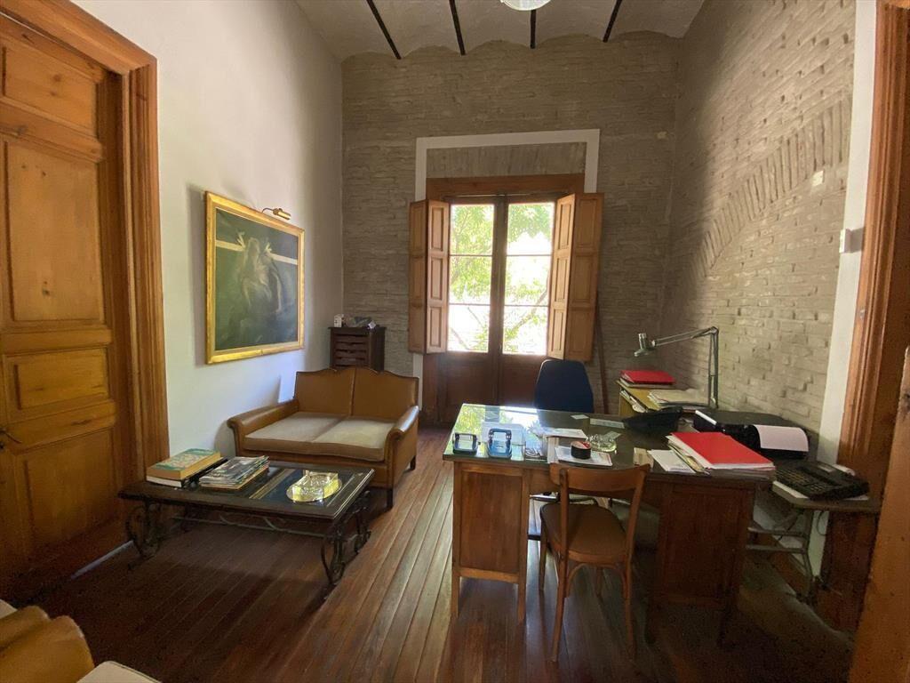 Venta excelente casa con local comercial y subsuelo - Aguad